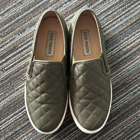 Steve Madden Ecentrcq slides - Picture 4 of 6